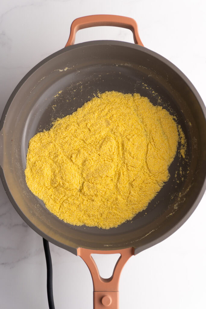 Corn flour in the pan to toast.